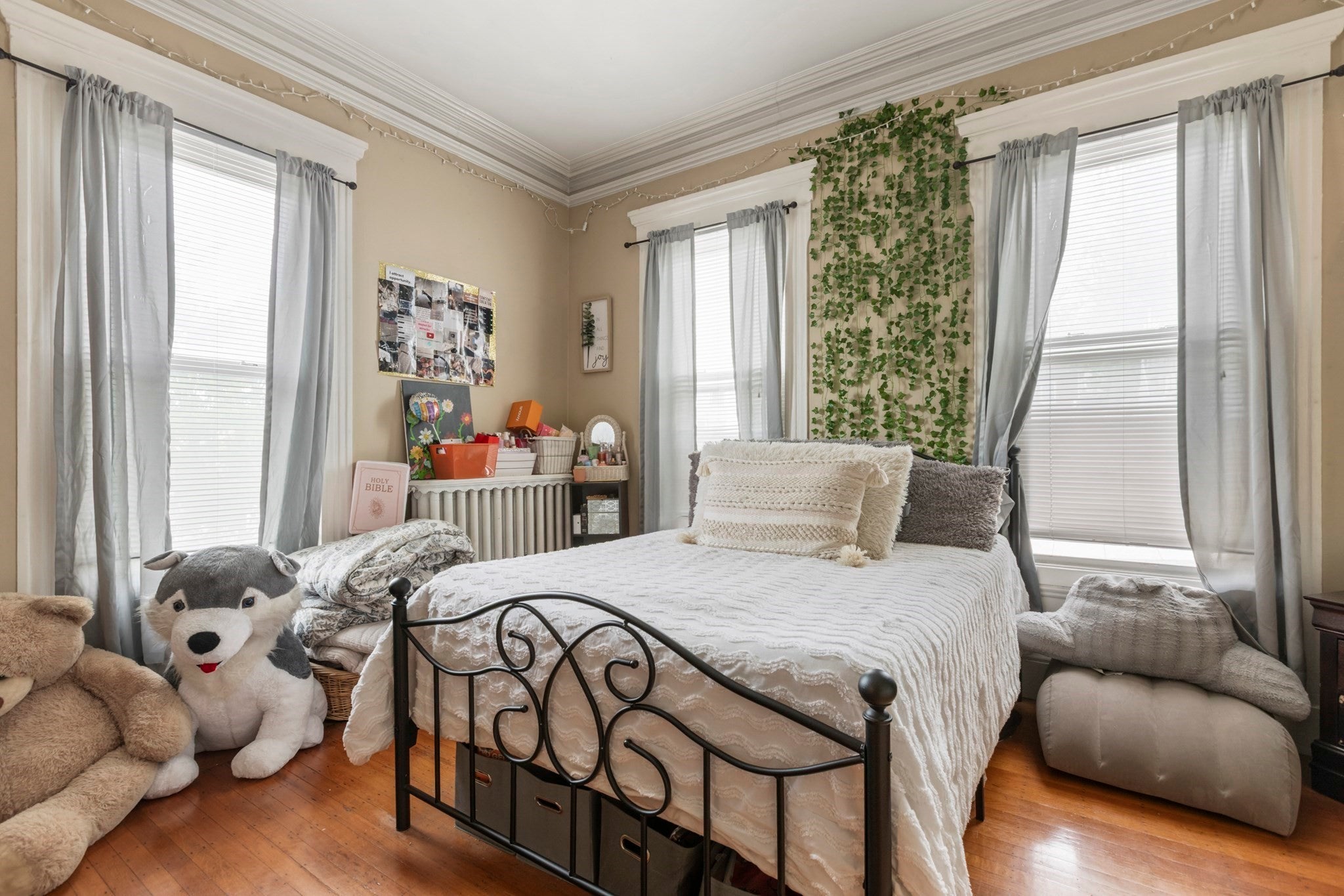 381 Pine St, Fall River, MA Photo #2