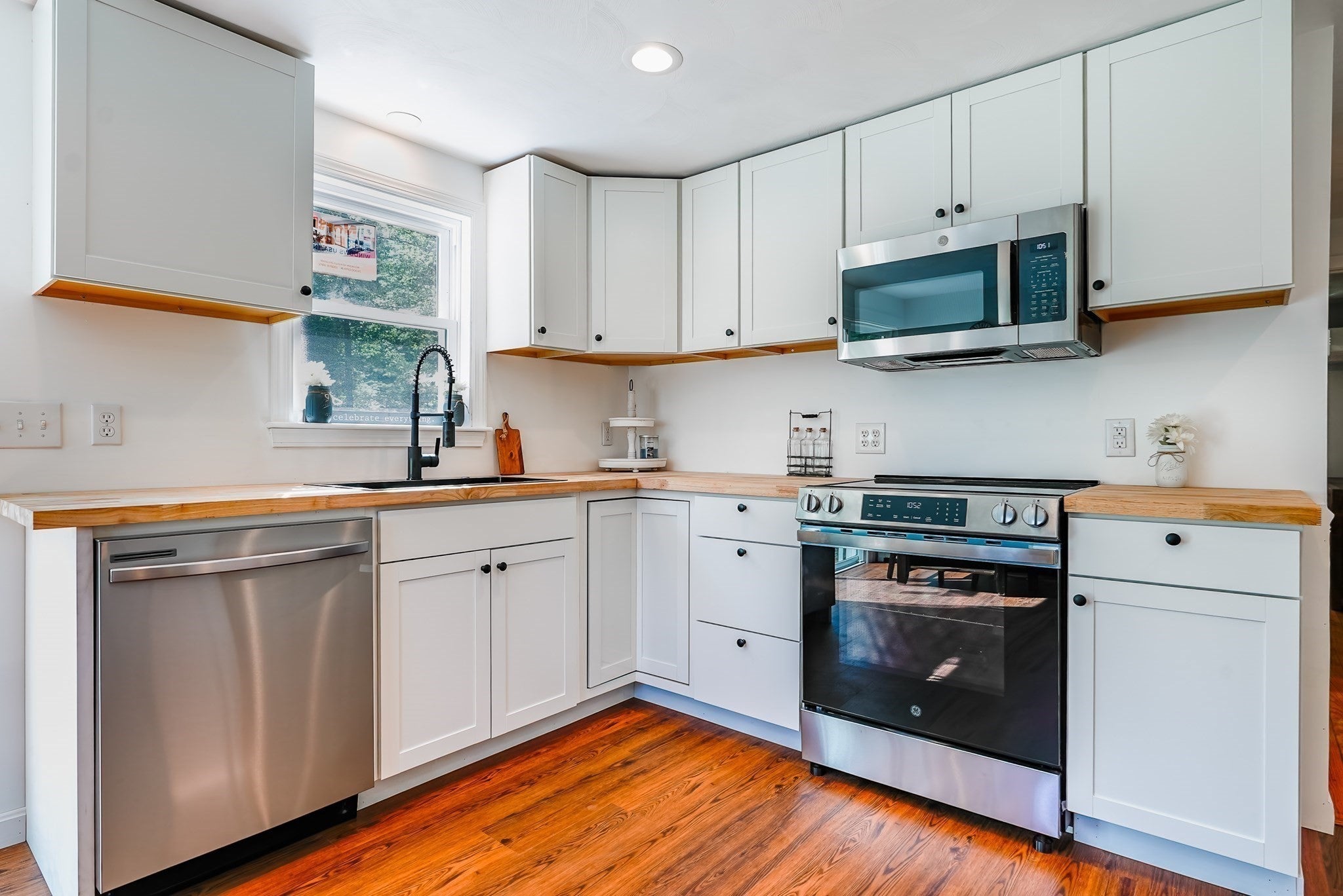 8 Tabor Ln, Rochester, MA Photo #3