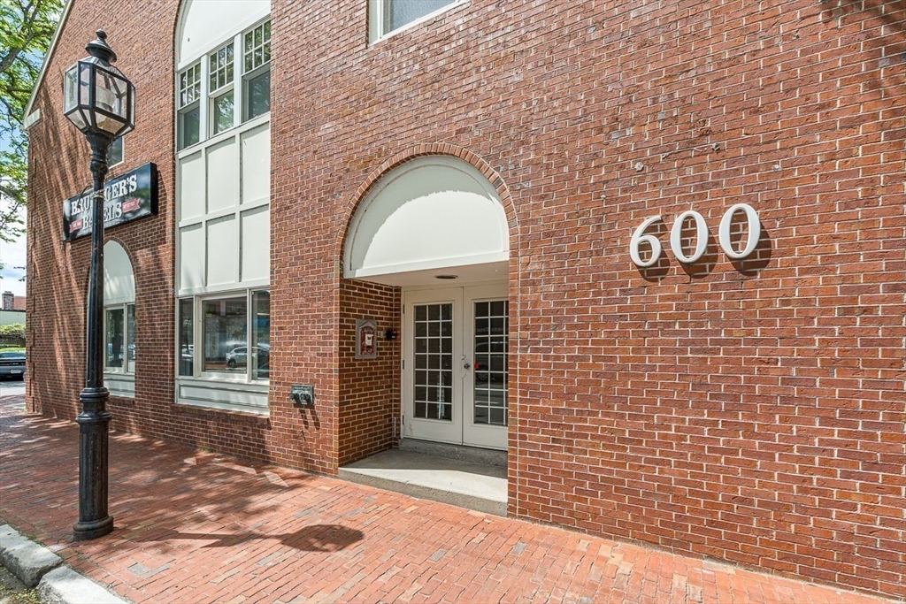 23 Elmwood Avenue C