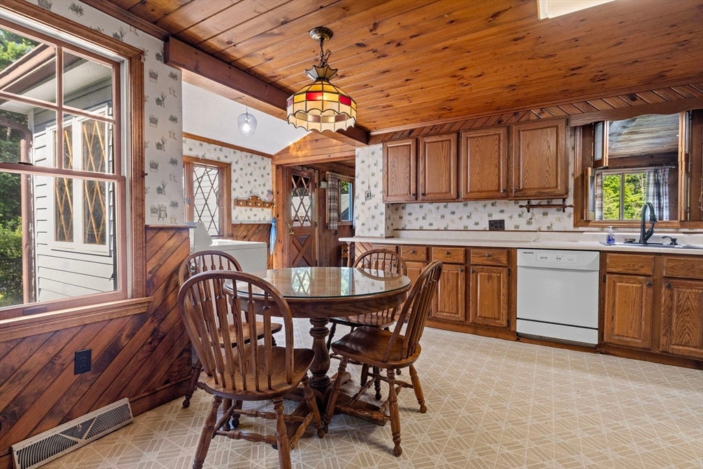 175 Berry St, Wrentham, MA Photo #6