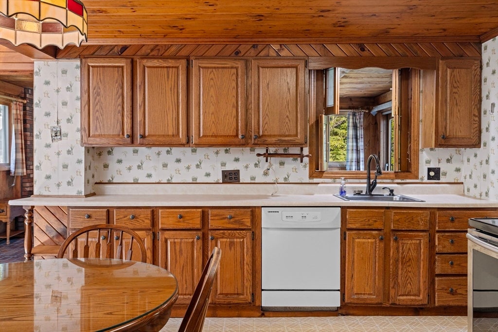 175 Berry St, Wrentham, MA Photo #10