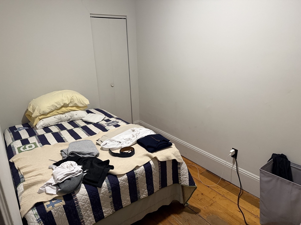 291 Newbury 3F
