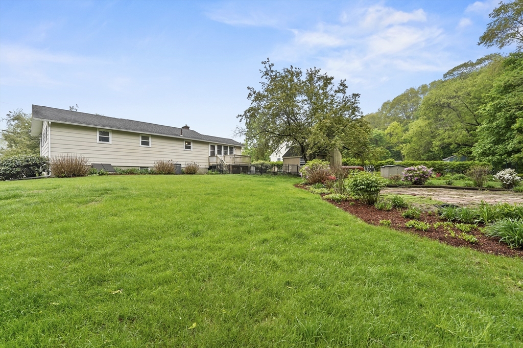 11 Huron Dr