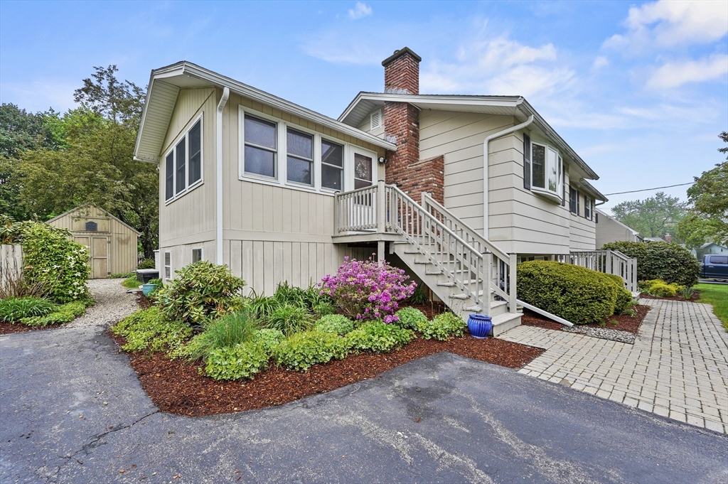 11 Huron Dr