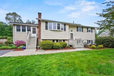 11 Huron Dr Hudson MA 01749