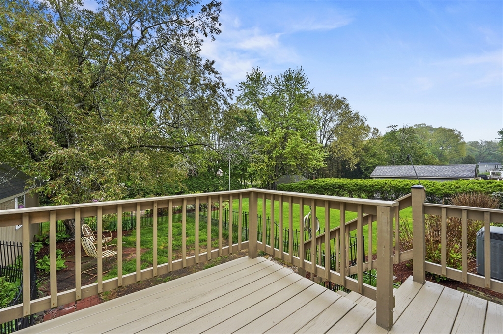 11 Huron Dr