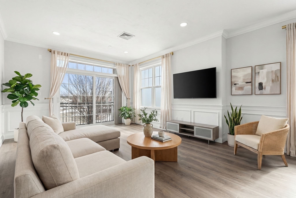 320 Middlesex Ave A207