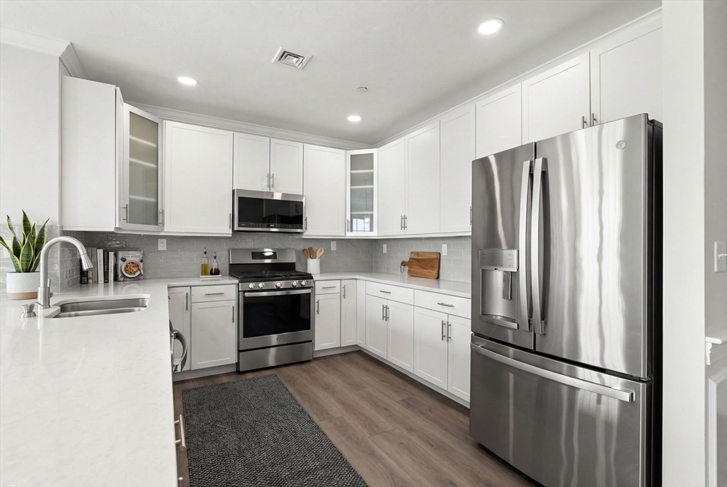 320 Middlesex Ave A207