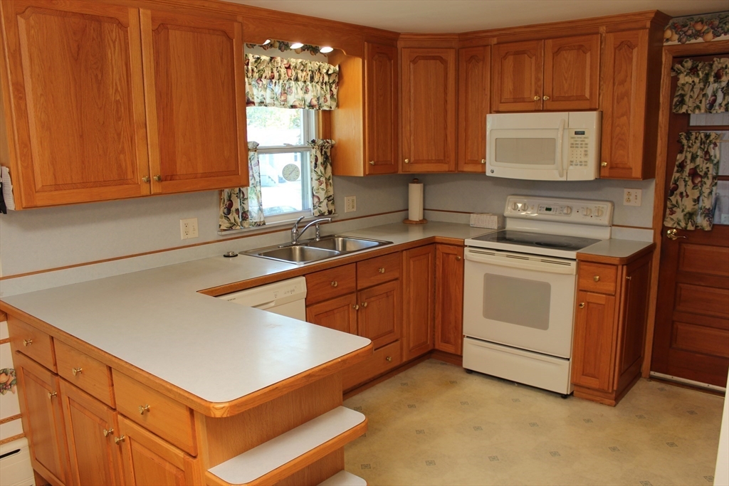4 Thomas Hill Rd