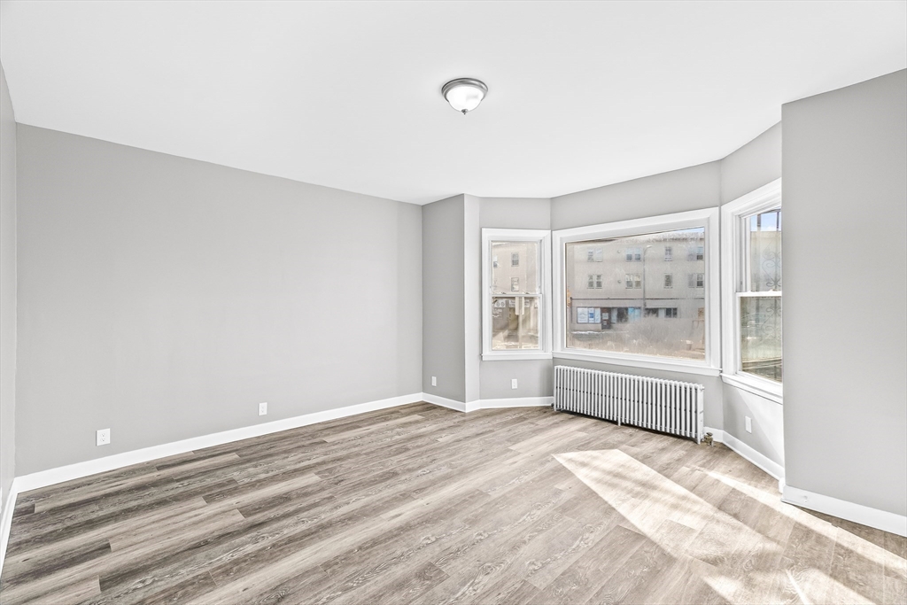 Click for 712-722 Eastern Ave #1, Fall River, MA slideshow