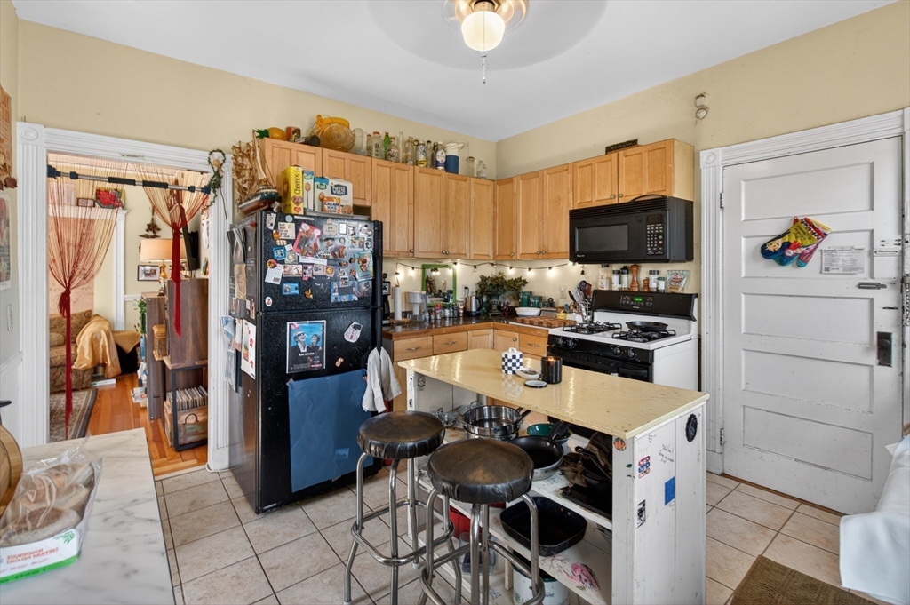 671-671A Washington St