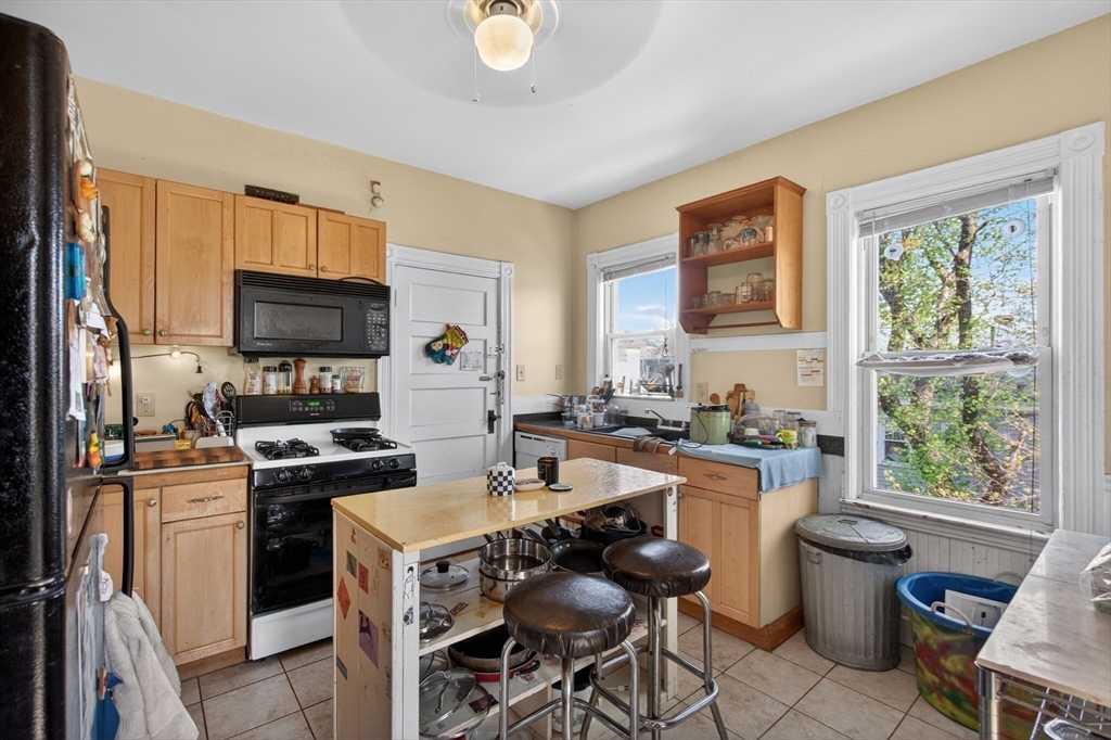 671-671A Washington St