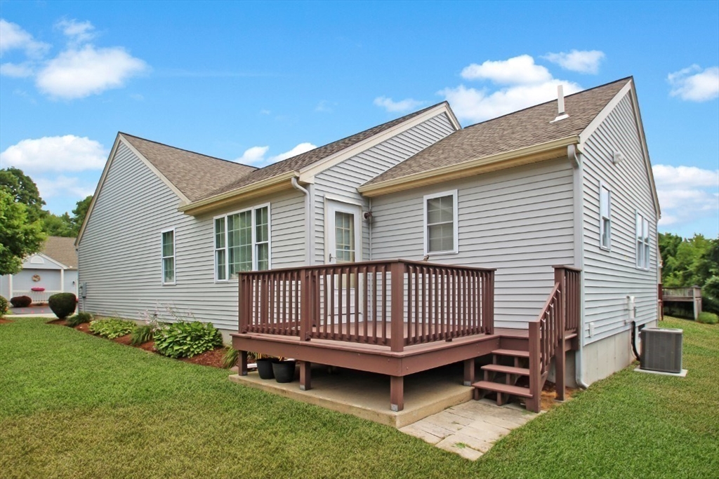 Methuen, Massachusetts 01844, United States, 3 Bedrooms Bedrooms, ,2 BathroomsBathrooms,Residential,Active,77890