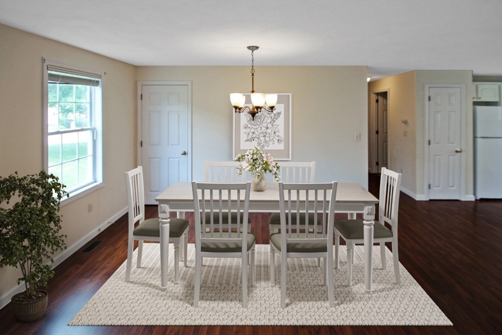 Methuen, Massachusetts 01844, United States, 3 Bedrooms Bedrooms, ,2 BathroomsBathrooms,Residential,Active,77890