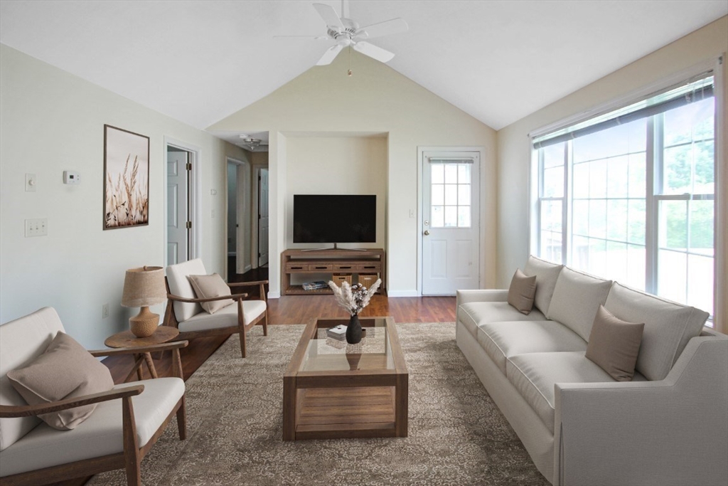 Methuen, Massachusetts 01844, United States, 3 Bedrooms Bedrooms, ,2 BathroomsBathrooms,Residential,Active,77890