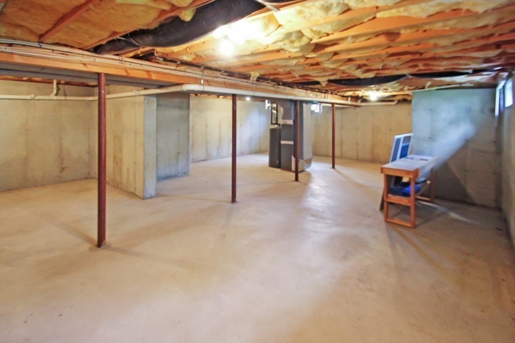 Methuen, Massachusetts 01844, United States, 3 Bedrooms Bedrooms, ,2 BathroomsBathrooms,Residential,Active,77890