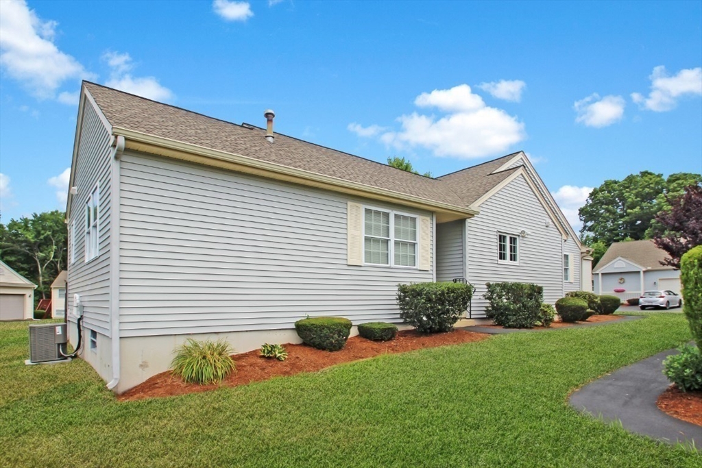 Methuen, Massachusetts 01844, United States, 3 Bedrooms Bedrooms, ,2 BathroomsBathrooms,Residential,Active,77890