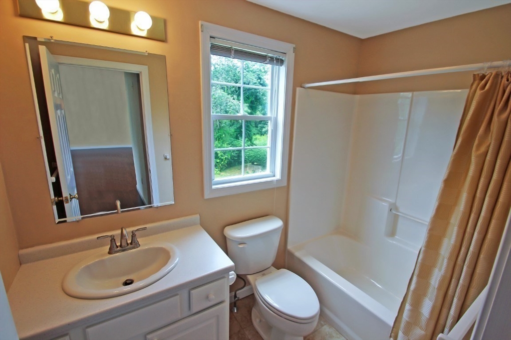 Methuen, Massachusetts 01844, United States, 3 Bedrooms Bedrooms, ,2 BathroomsBathrooms,Residential,Active,77890