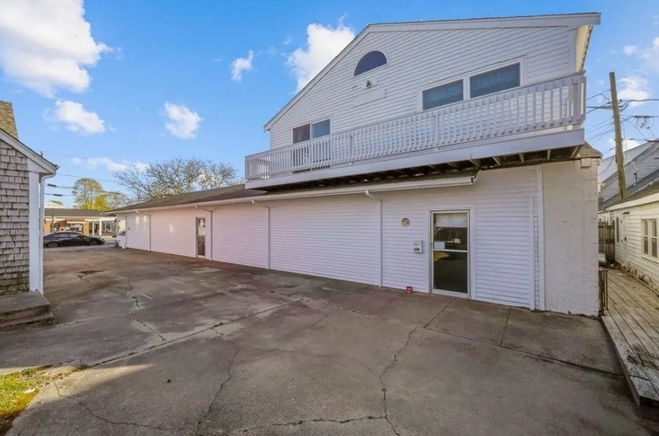 574 Main St