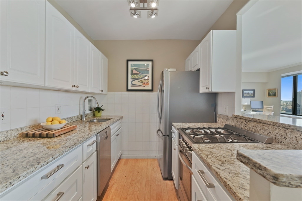 85 East India Row 25H
