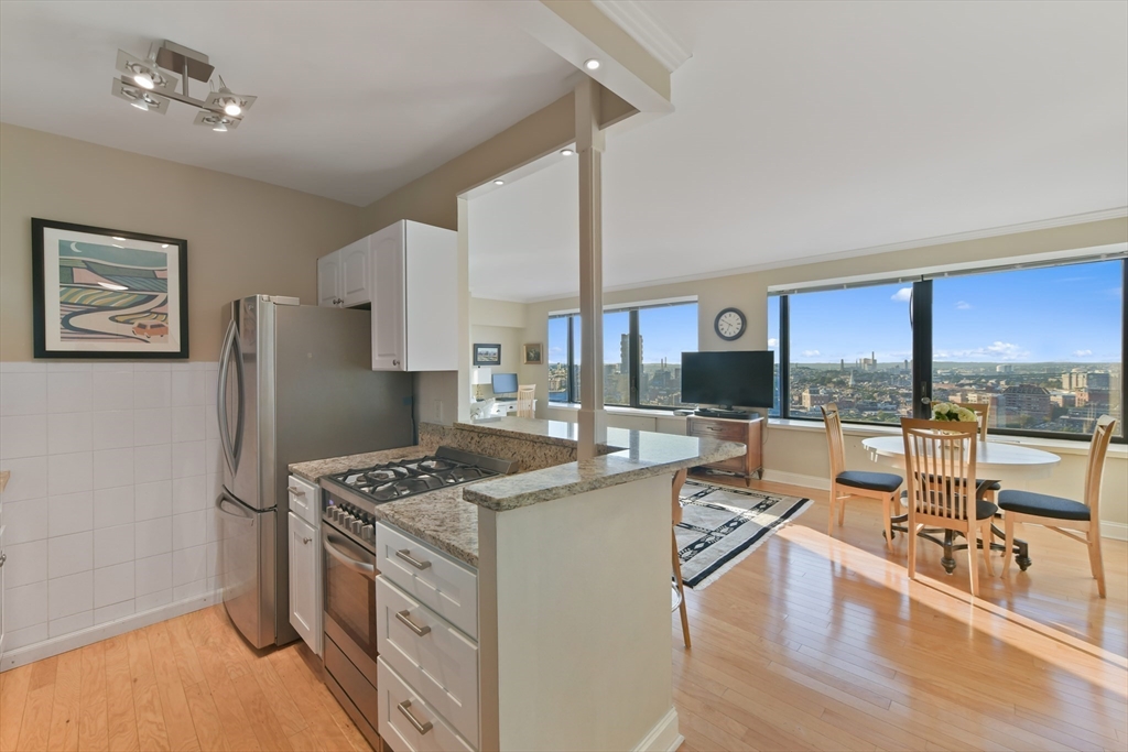 85 East India Row 25H