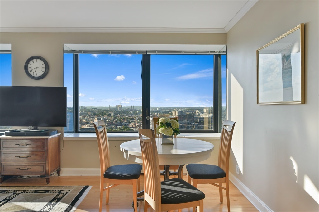 85 East India Row 25H