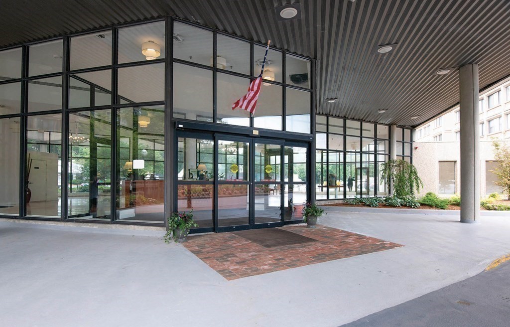 250 Hammond Pond Parkway 812S