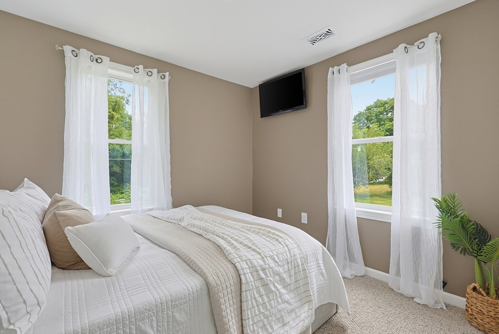 460 Richardson Ave, Attleboro, MA Photo #20
