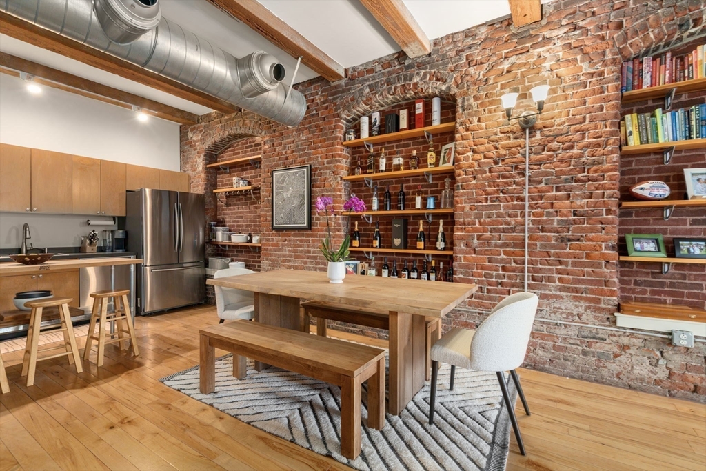 21 Wormwood St 302