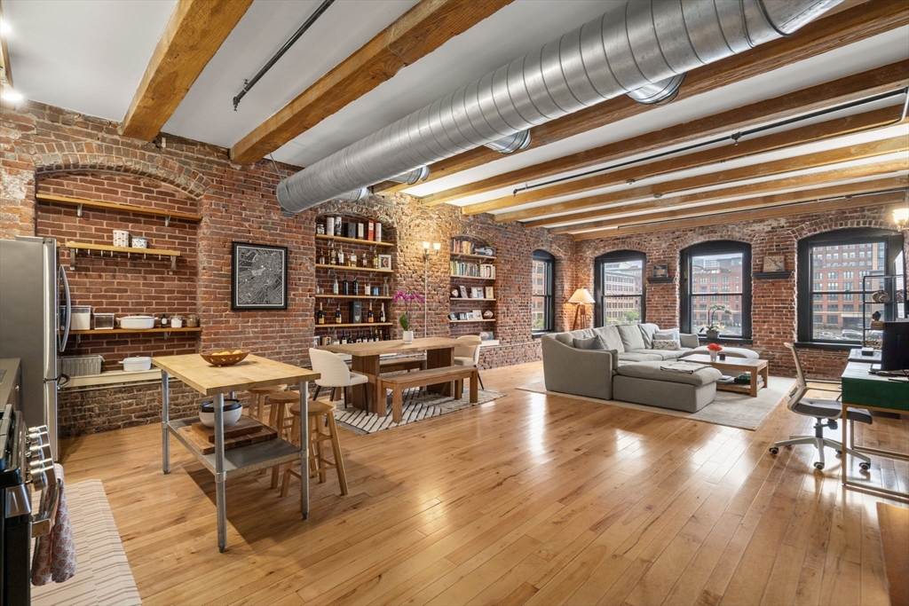 21 Wormwood St 302