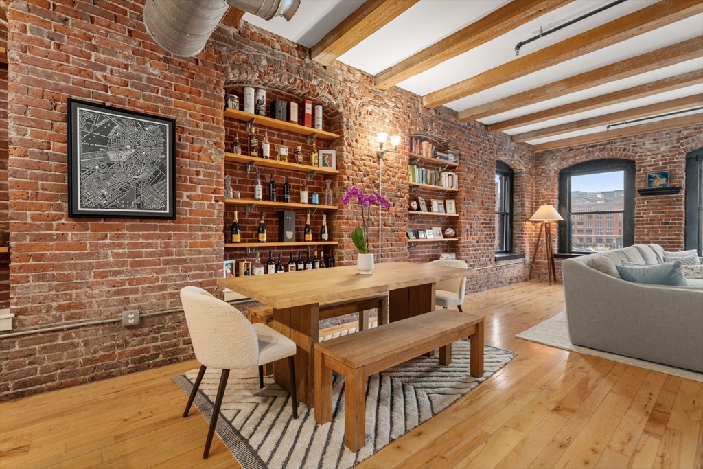 21 Wormwood St 302