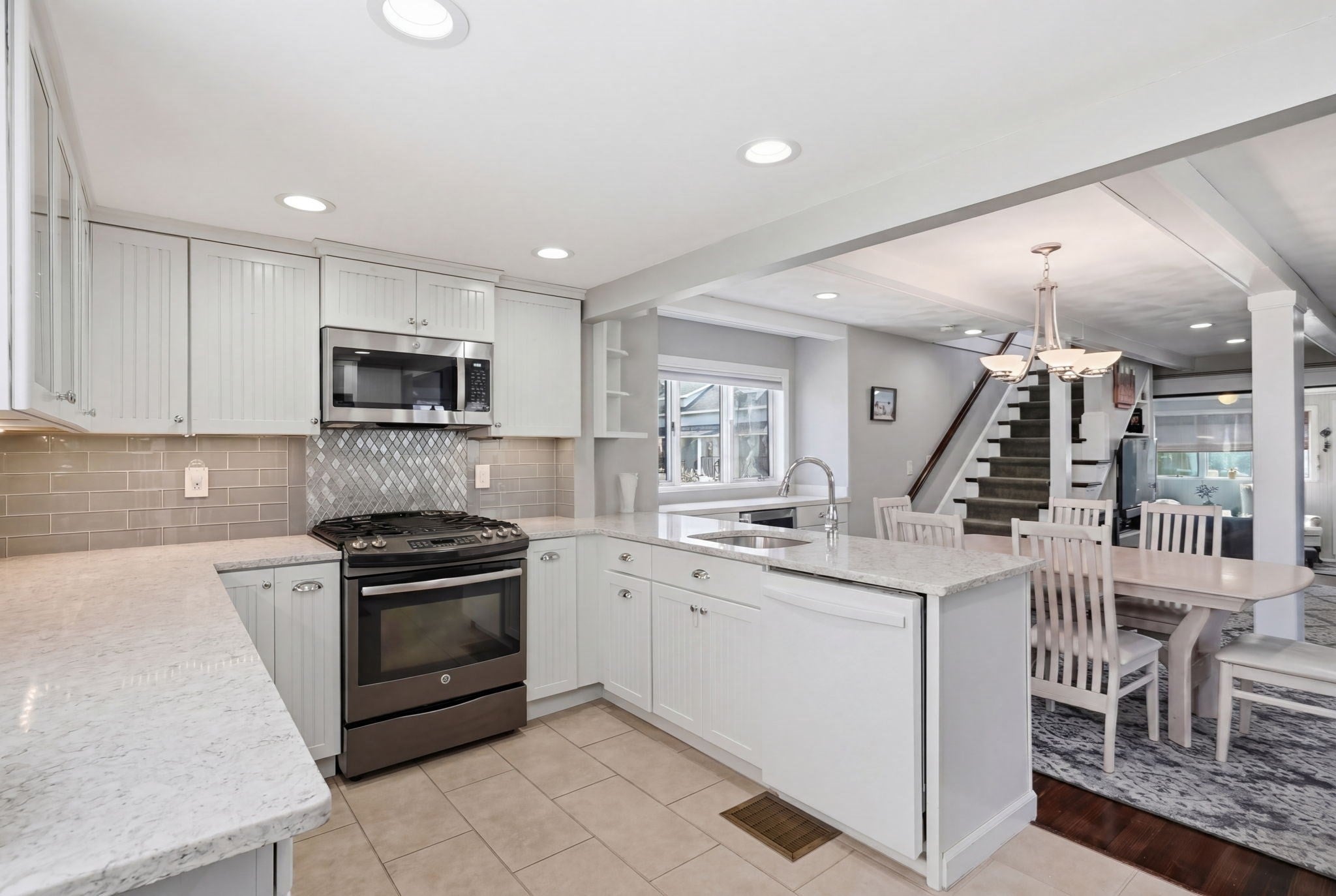 27 Billows St