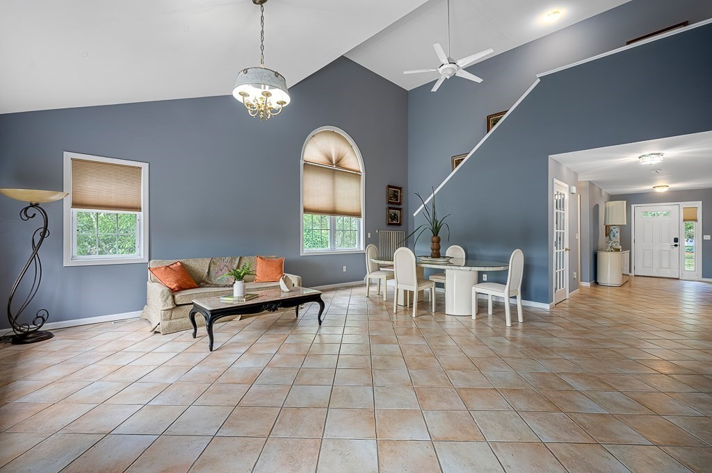90 Sturbridge Hills Rd 90