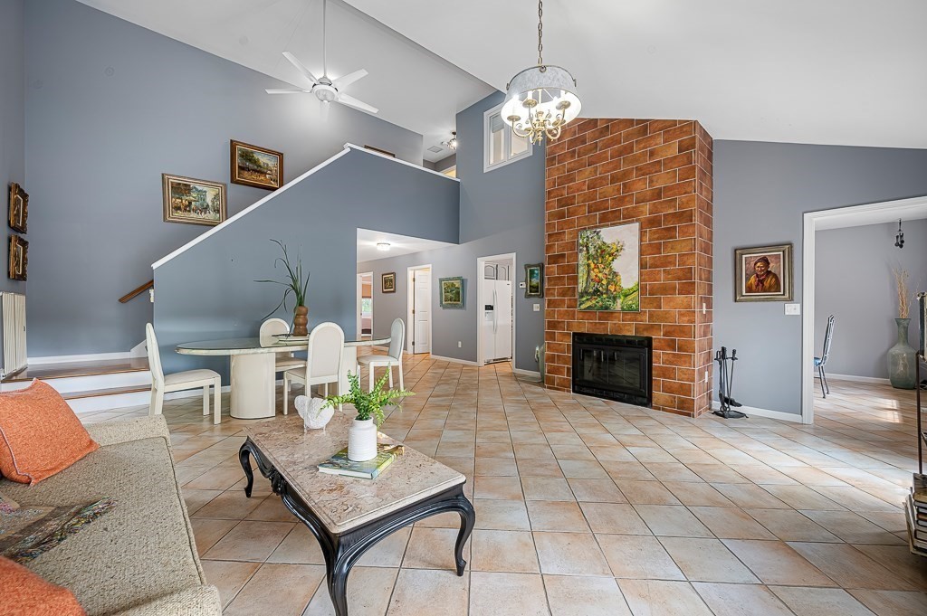 90 Sturbridge Hills Rd 90