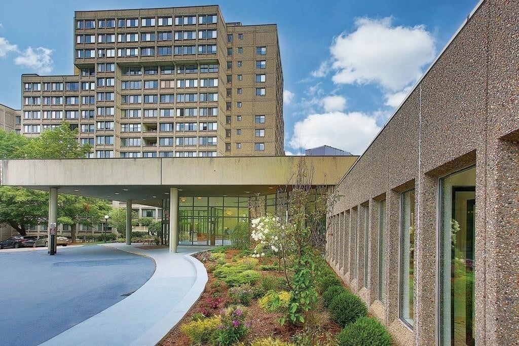 250 Hammond Pond Parkway 1611S, Newton MA 02467