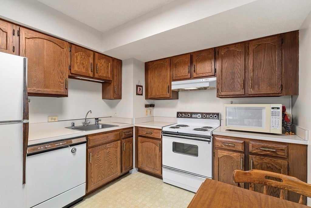 250 Hammond Pond Parkway 1611S, Newton, MA Photo #8