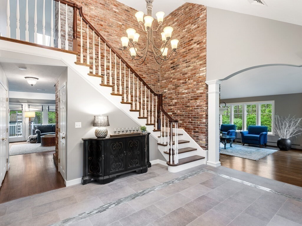 121 Pond St