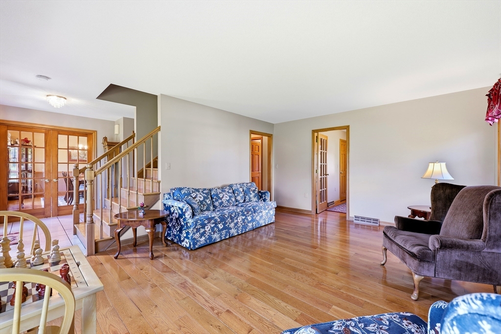 17 Wildflower Cir, Westfield, MA Photo #25