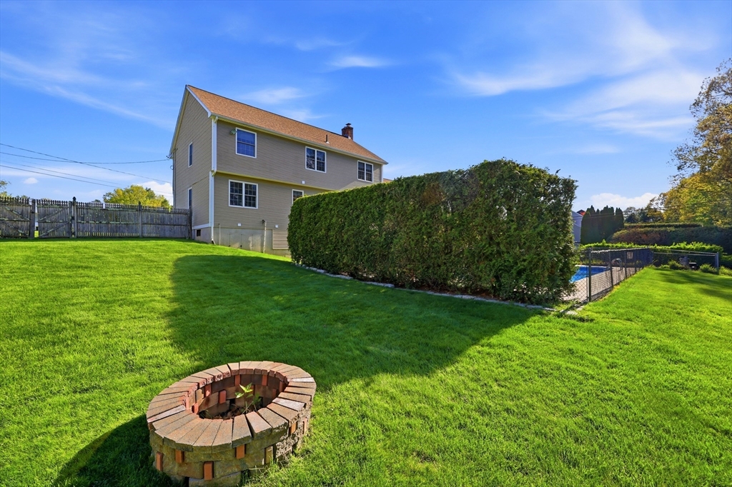 17 Wildflower Cir, Westfield, MA Photo #10