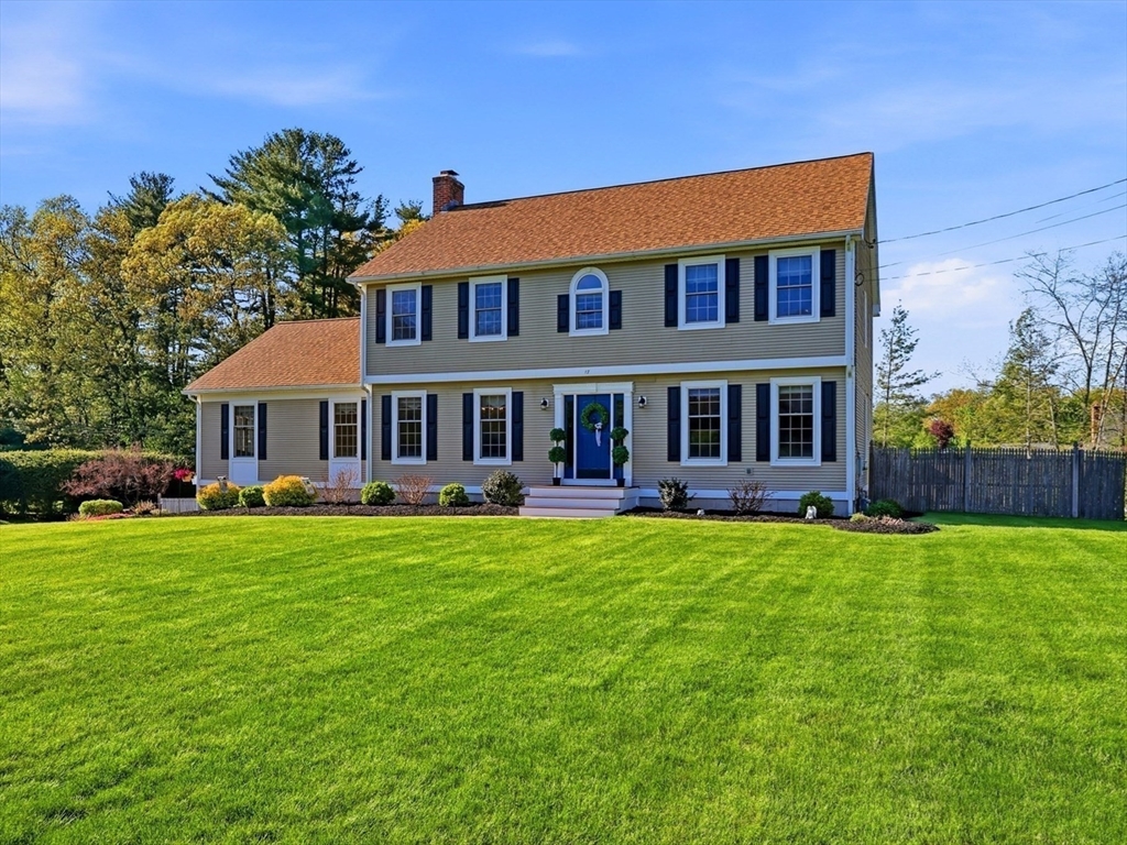 17 Wildflower Cir, Westfield, MA Photo #2