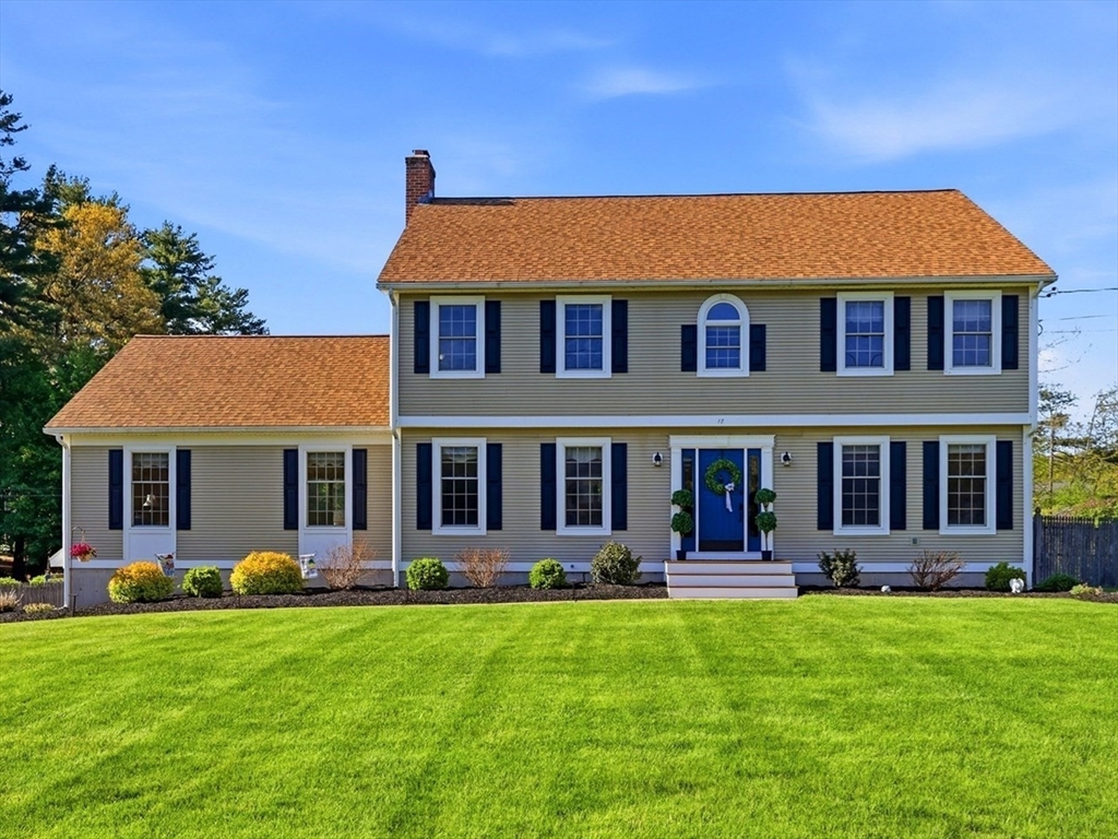 Photo of 17 Wildflower Cir, Westfield, MA