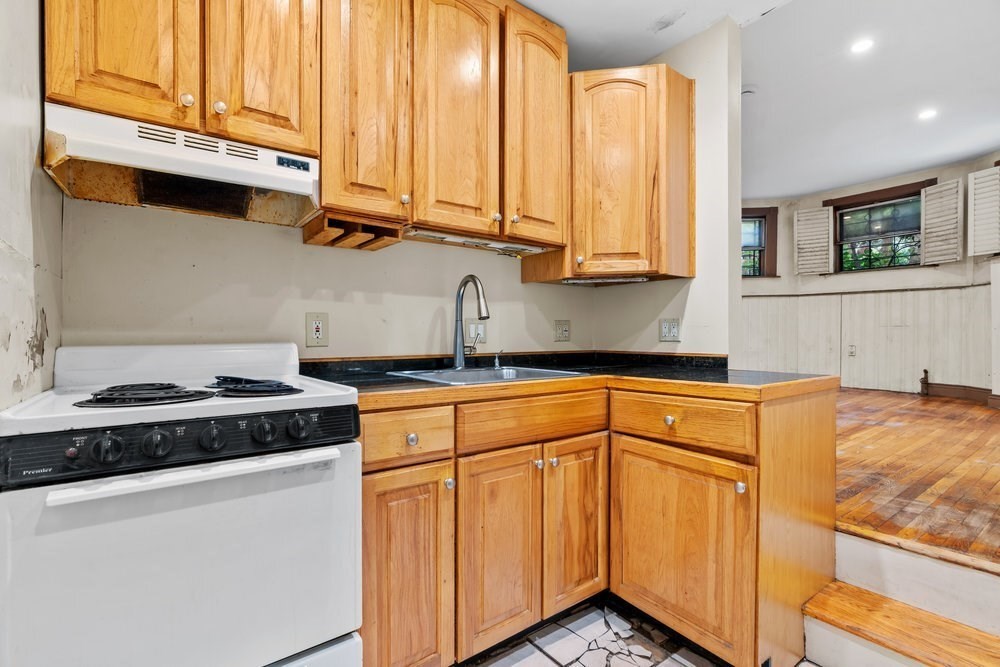 387 Marlborough St 1