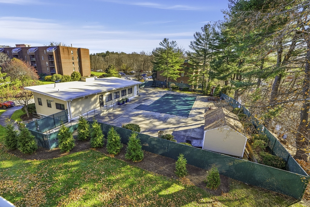 57 Broadlawn Park 4B