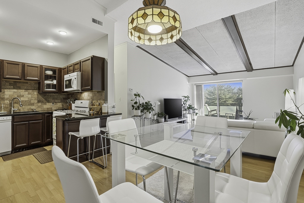 57 Broadlawn Park 4B