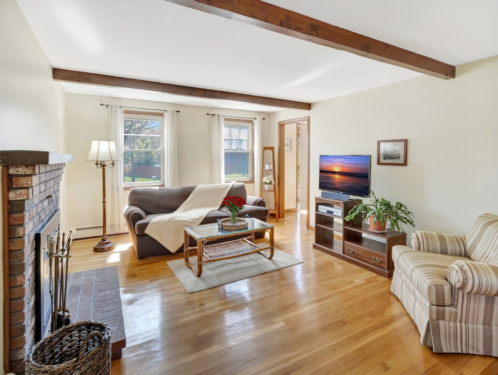 15 Riverside Dr