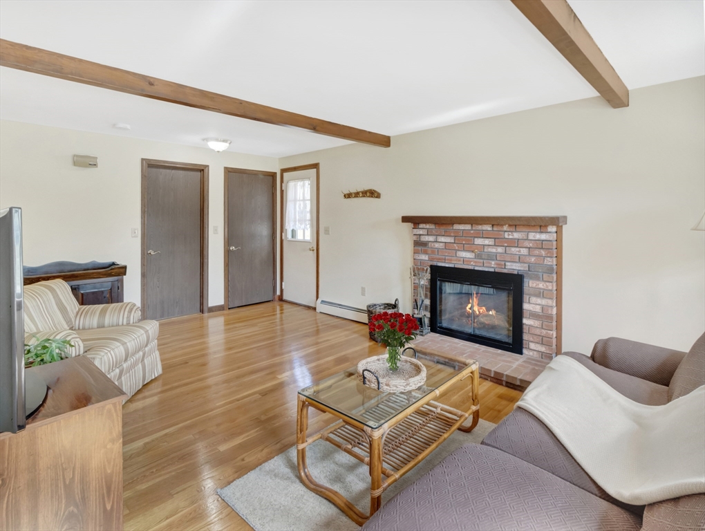 15 Riverside Dr