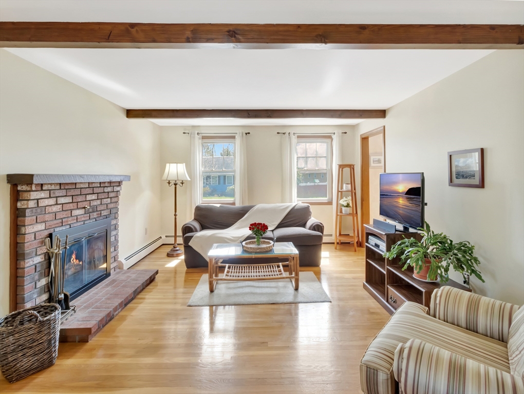 15 Riverside Dr