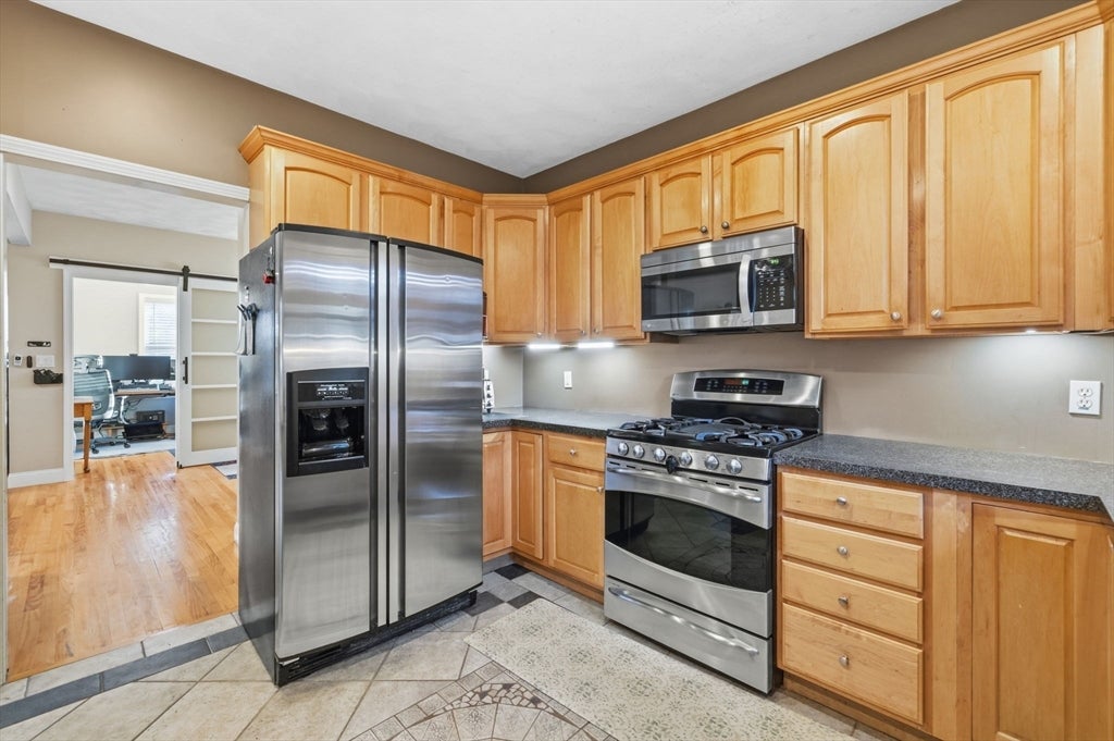 648 Merrimack Ave, Dracut, MA Photo #10