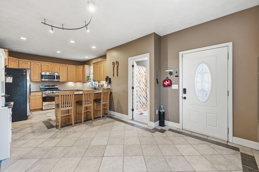 648 Merrimack Ave, Dracut, MA Photo #14