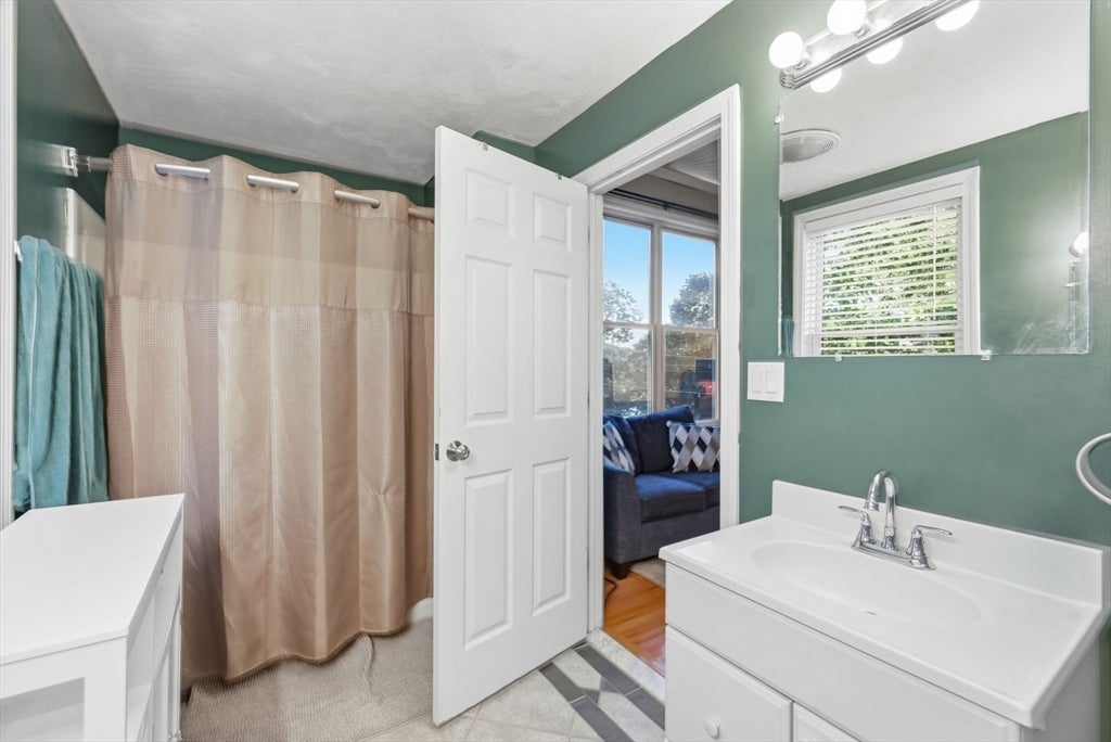 648 Merrimack Ave, Dracut, MA Photo #31